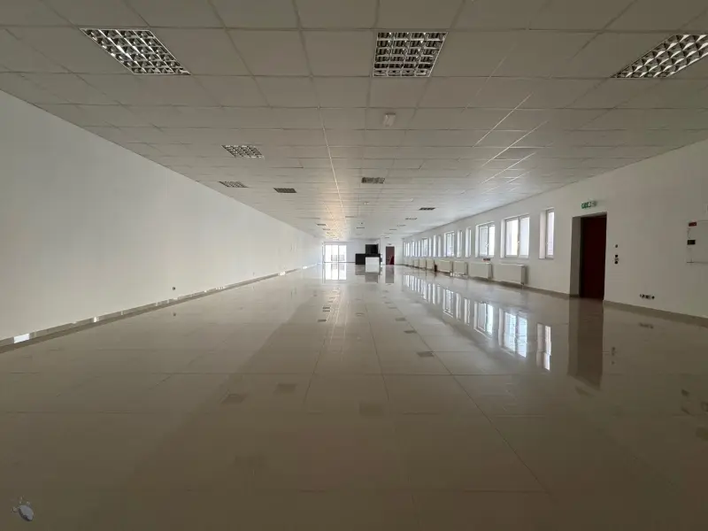 Prenájom nebytového priestoru 400 m² – Piešťany – foto 4