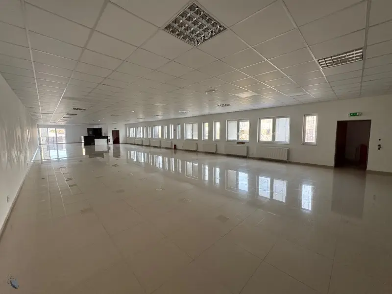 Prenájom nebytového priestoru 400 m² – Piešťany – foto 5