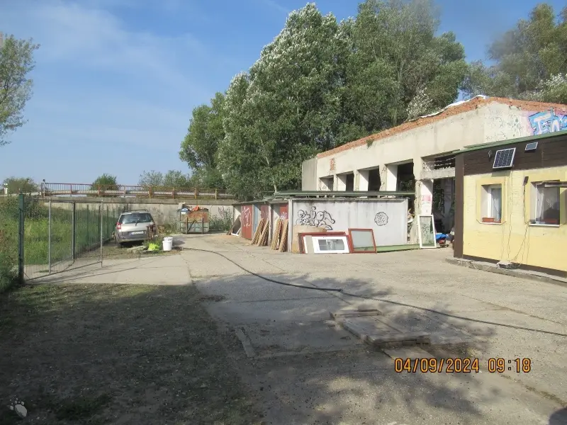 Budova ČS s pozemkami – foto 2