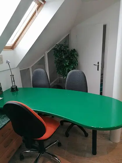 Prenajom kancelarie