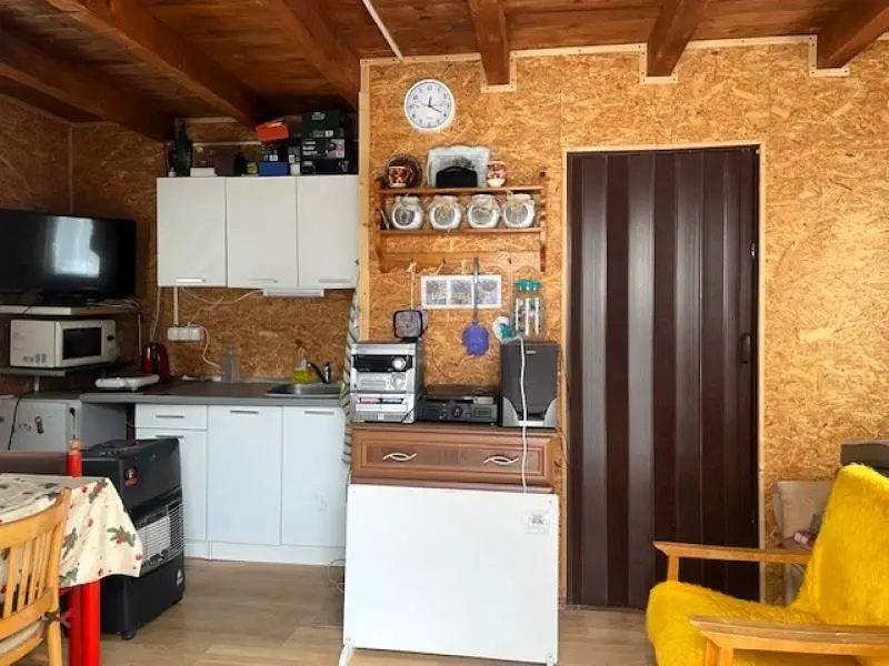 Konečne Krásna nová voňavá chatka v Brezne-Padličkovo – foto 13