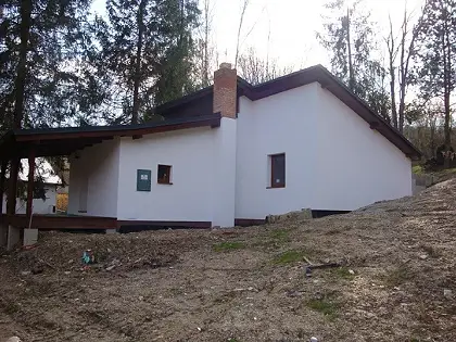 Murovaná chata s pozemkom-vn Ružín ( nad Bradanom )