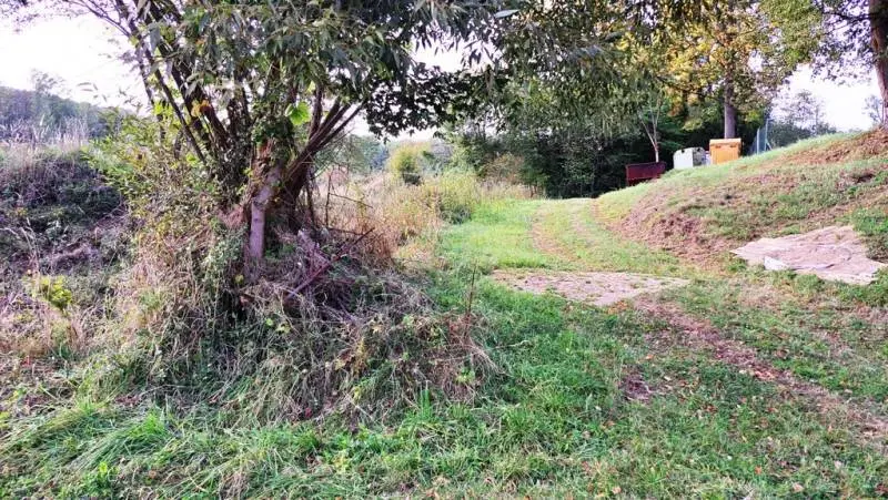 Slnečný pozemok v obci Lúčky pri Kremnici o výmere 848 m² – foto 2