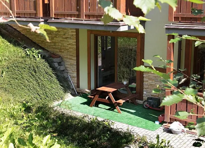 Prodej bytu 1+kk v Hrabovské Dolině s venkovním posezením – foto 2