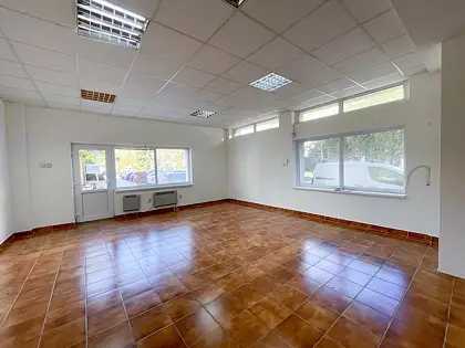 Podnikateľský priestor v centre mesta na prenájom, Vráble