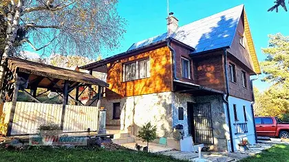 Duchonka – Štýlová celoročná chata s bazénom / 4 – Izby / terasa / veľký altánok / pekný pozemok