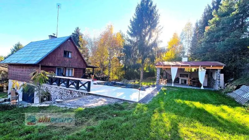 Duchonka – Štýlová celoročná chata s bazénom / 4 – Izby / terasa / veľký altánok / pekný pozemok – foto 2