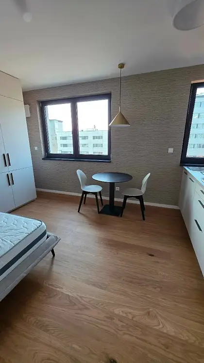 Moderný 1-izbový apartmán s parkovaním – Green Atrium