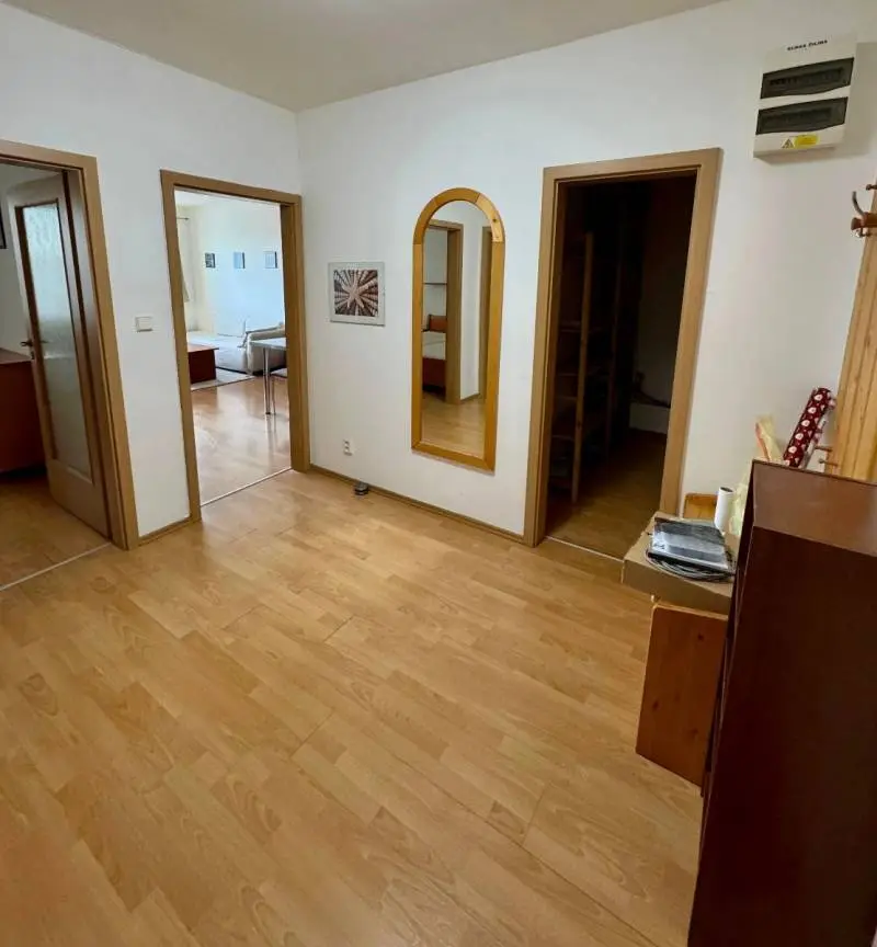 Slnečný 2-izbový byt s veľkou loggiou a parkovaním – Ružinov / ostredky, na Vrakuňskej ceste – foto 4