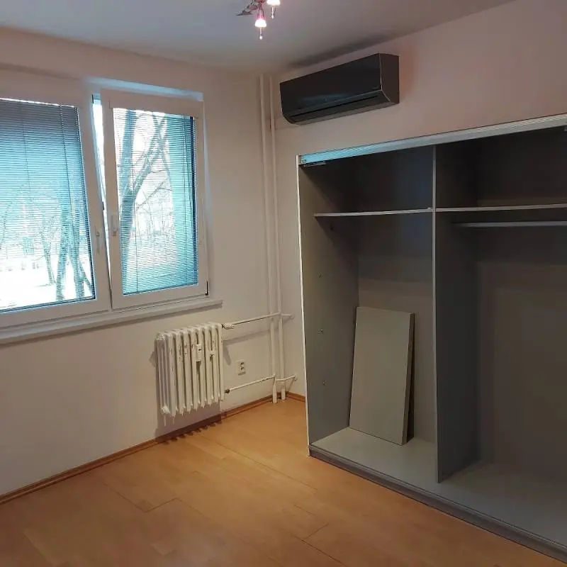 Priestranný 4-izbový byt s klimatizáciou a balkónom – Vrakuňa (Toryská), Voľný ihneď – foto 10