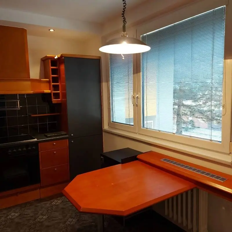Priestranný 4-izbový byt s klimatizáciou a balkónom – Vrakuňa (Toryská), Voľný ihneď – foto 2