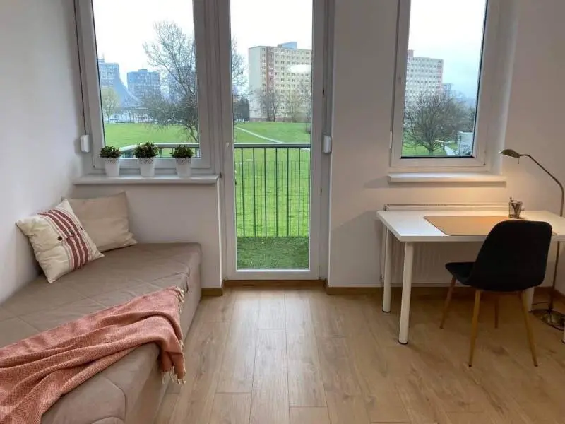 Bratislava IV - Dúbravka >>> Prenájom príjemného veľkometrážneho 3 izbového bytu s loggiou – foto 9