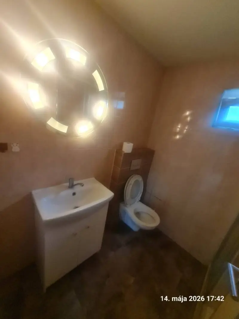 Prenájom 2,5-izbový mezonet s dvorom, zariadený, vlastné kúrenie, 750 € s energiami – foto 8