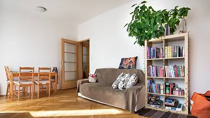 Štýlový a slnečný 2-izbový byt s balkónom – Kramáre