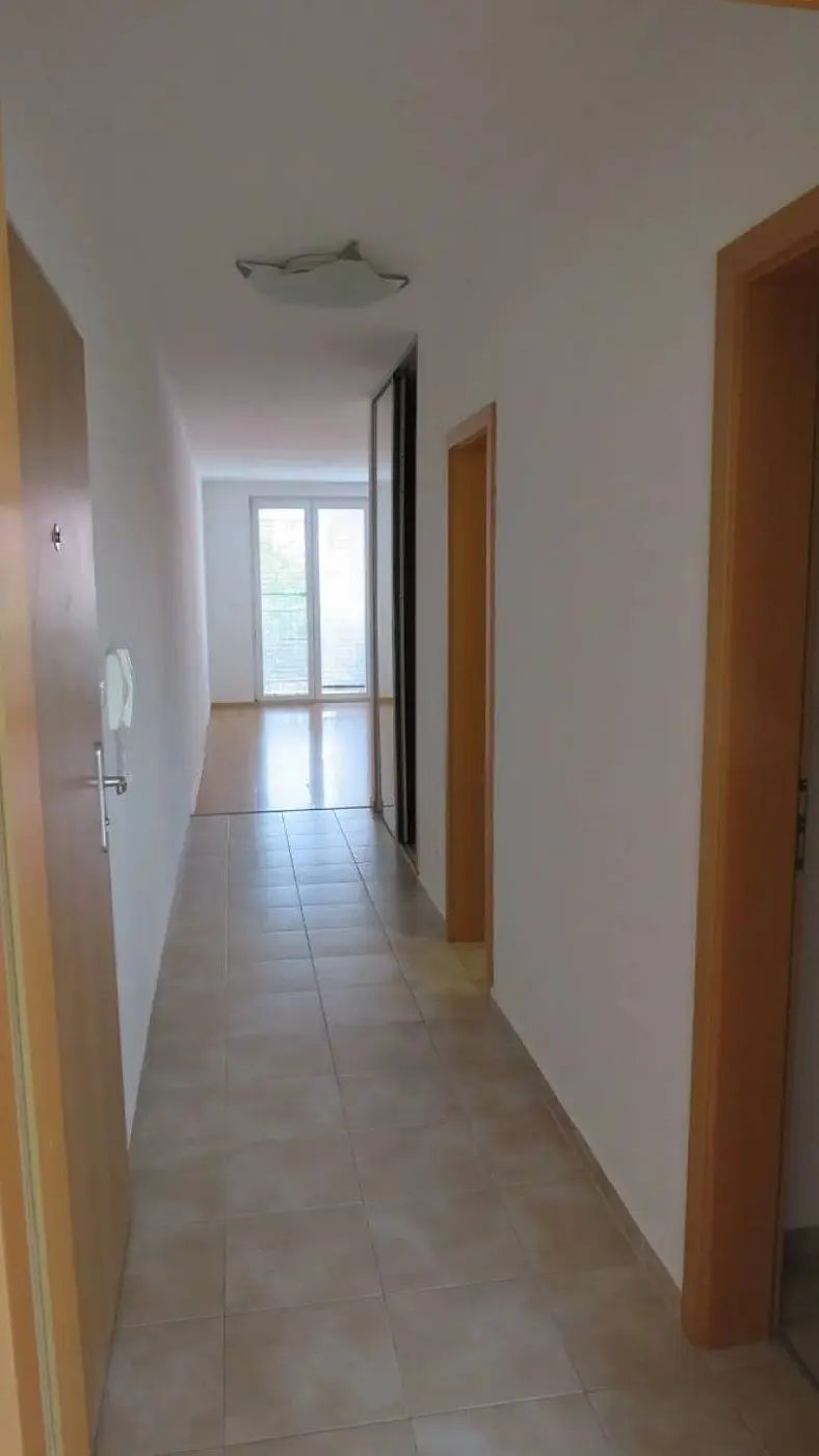 Na križovatkách, Bratislava – Ružinov (Trnávka), priestranný 2-izbový byt s balkónom – foto 10