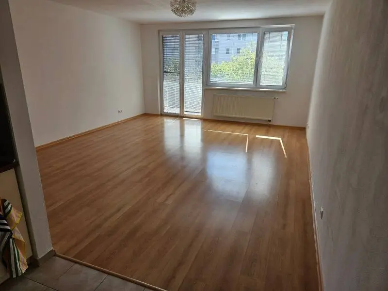 Na križovatkách, Bratislava – Ružinov (Trnávka), priestranný 2-izbový byt s balkónom – foto 2