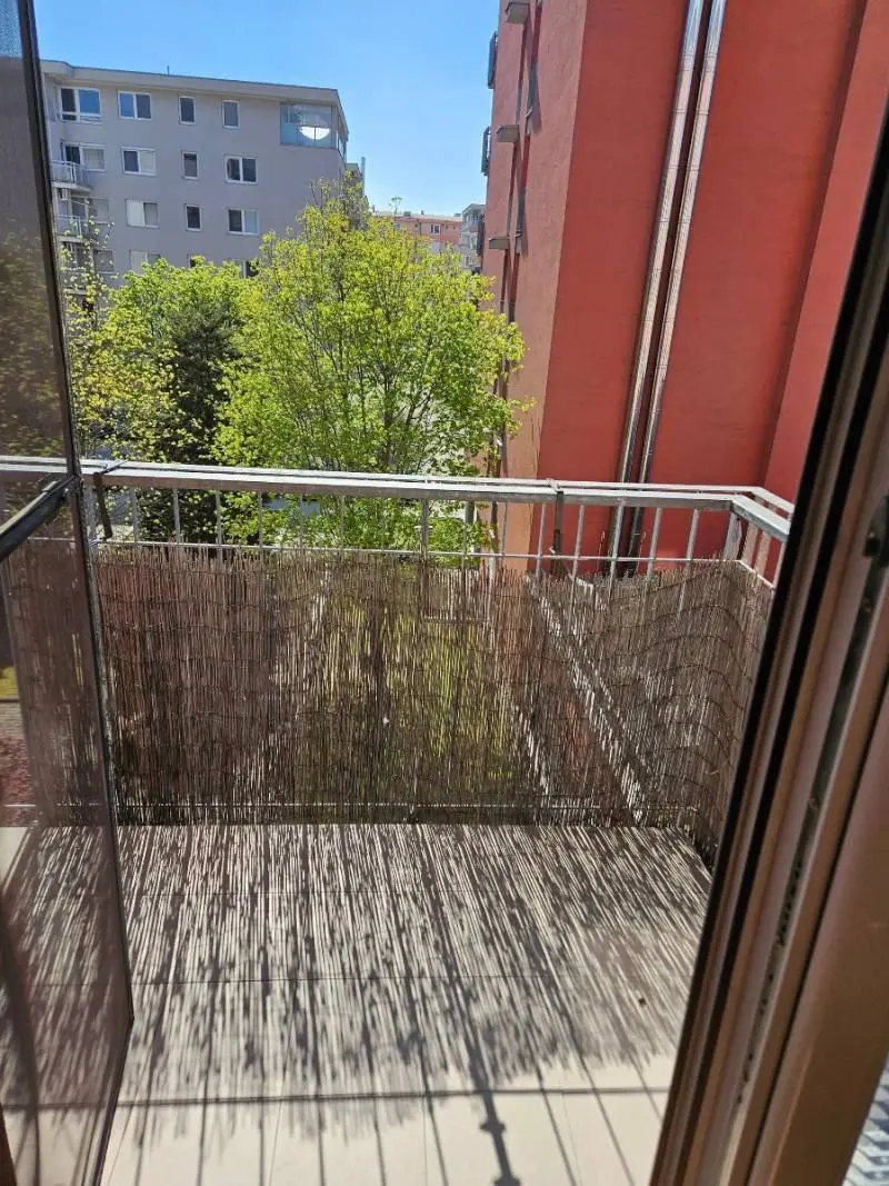 Na križovatkách, Bratislava – Ružinov (Trnávka), priestranný 2-izbový byt s balkónom – foto 9
