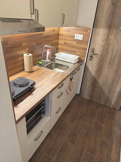 Rybničná ulica, Bratislava – Vajnory / Rača, zrekonštruovaná garzónka s lodžiou – Ihneď Voľná