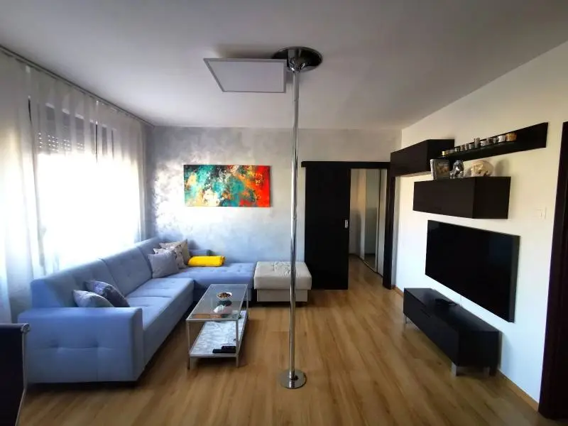 Štýlový 2-izbový byt s garážou a klimatizáciou – Ružinov, Mierová ulica, moderné – foto 2