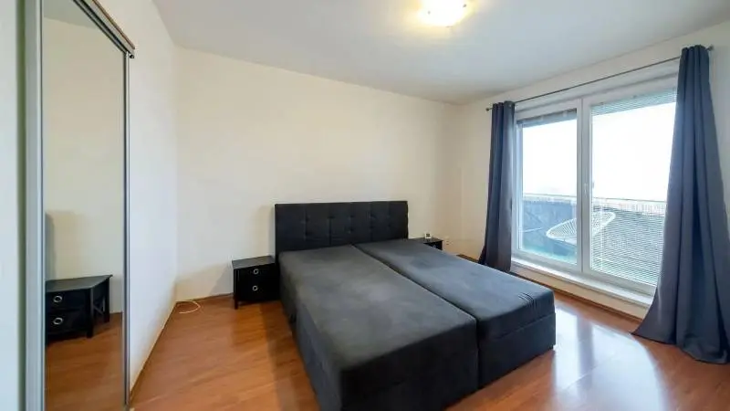 Veľký 2-izbový byt s klimatizáciou a loggiou v obľúbenej časti Petržalky! – foto 5