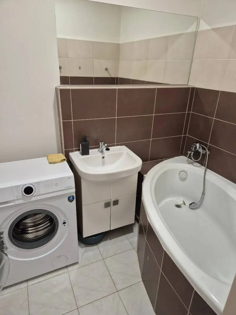 Útulný 2,5-izbový byt s dvomi balkónmi v obľúbenom Ružinove! – foto 8