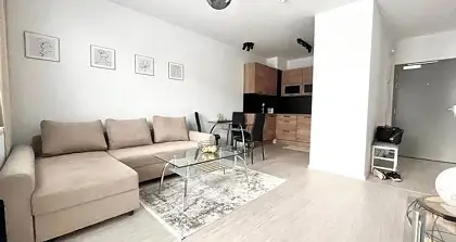 Úplne nový 2-izbový byt s klimatizáciou, parkovaním a internetom v cene!