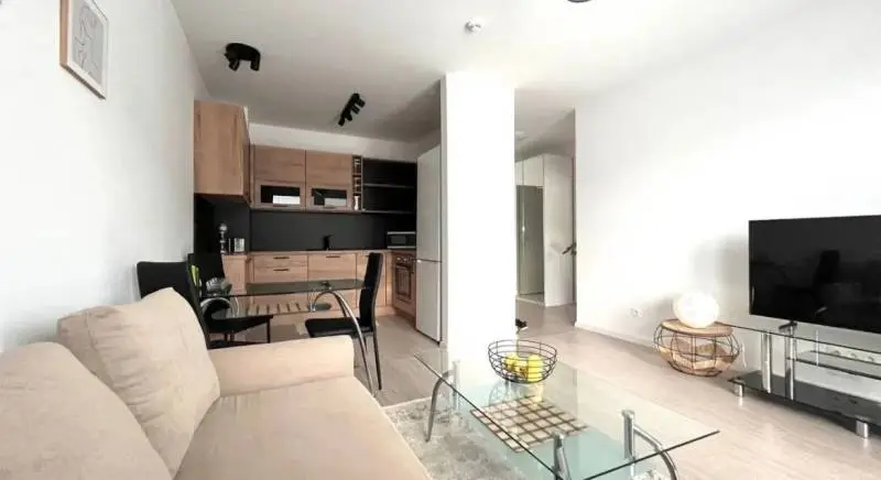 Úplne nový 2-izbový byt s klimatizáciou, parkovaním a internetom v cene! – foto 2