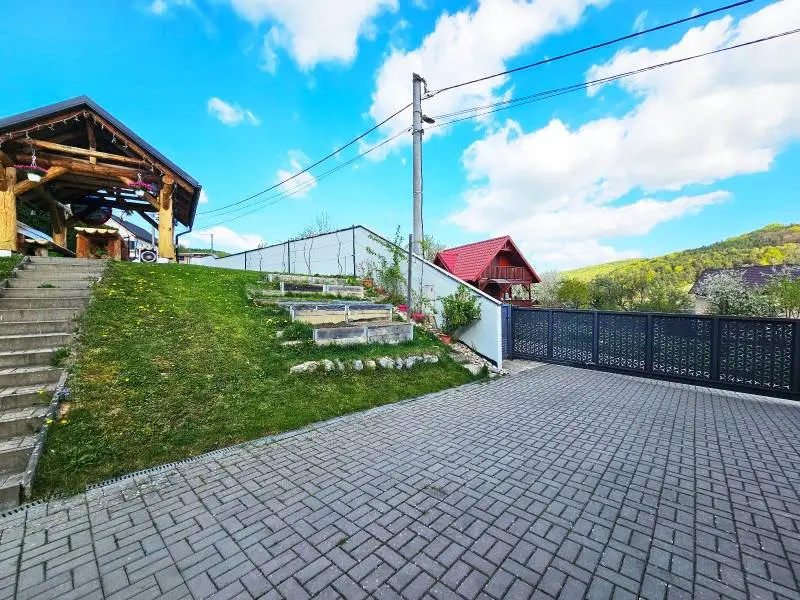 Priestranný rodinný dom s výhľadom – Horná Poruba rezervované – foto 20