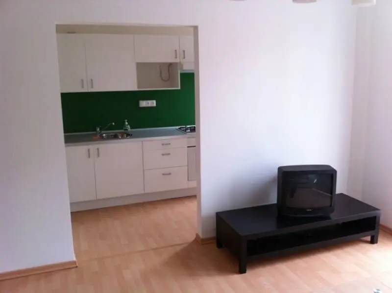 Priestranný 2-izbový byt s loggiou v srdci Ružinova – Medzilaborecká ulica Ponúkame na prenájom – foto 6