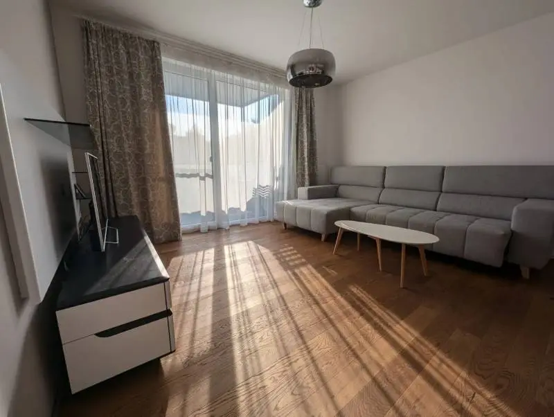 Moderný 2-izbový byt s garážovým státím a pivnicou – Kramáre Ponúkame na prenájom priestranný a – foto 5