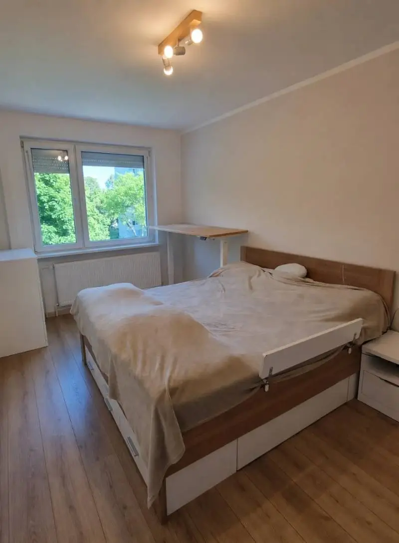 Petržalka – Tupolevova, priestranný 3-izbový byt, klimatizácia, loggia, kompletne zariadený – foto 4