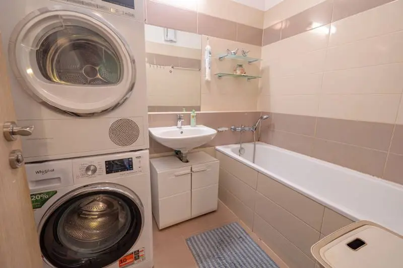 Priestranný 3-izbový byt s loggiou a parkovacím miestom v Rači na predaj – foto 6