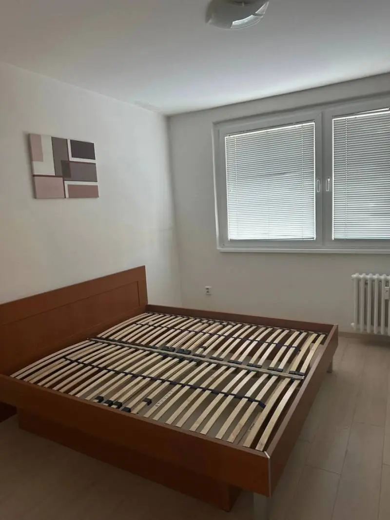 Ponúkame na prenájom Svetlý a prakticky riešený 3-izbový byt na Mamateyovej ulici v bratislavskej – foto 3