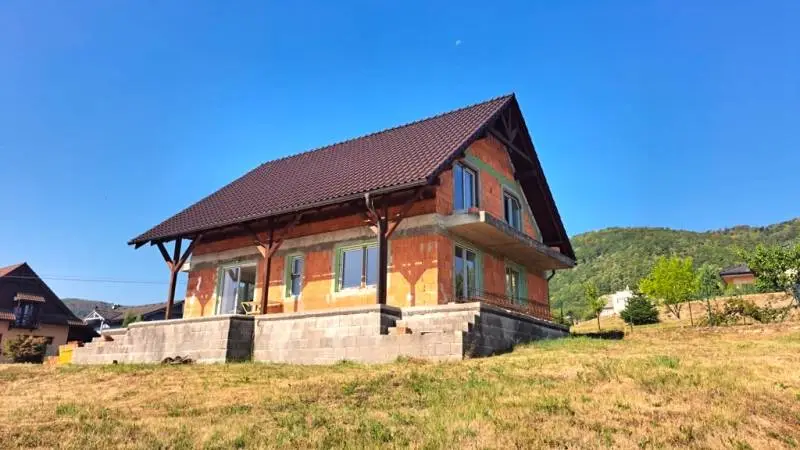 Rozostavaný rodinný dom v obci Prestavlky, okres Žiar nad Hronom – foto 5
