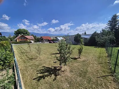 Rovinatý stavebný pozemok v Závažnej Porube s výhľadom na Kriváň