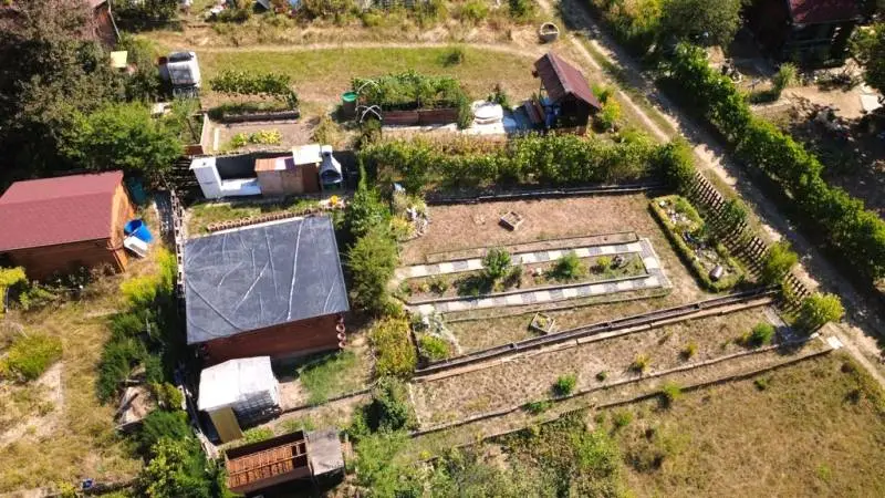 Záhrada s chatkou na hlinách - Zvolen – foto 2