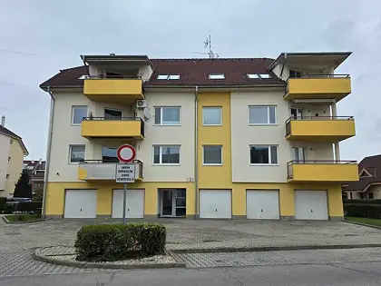 Prenájom priestranný 4-izbový byt (119 m²) s balkónom, lodžiou a garážou Záhumenice