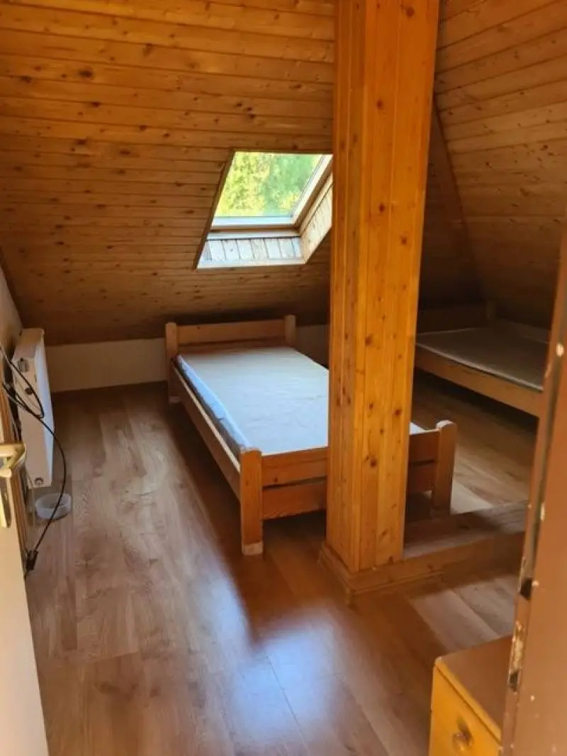 Zaujímavá väčšia nehnuteľnosť na bývanie, podnikanie, prípadne rekreáciu – foto 18