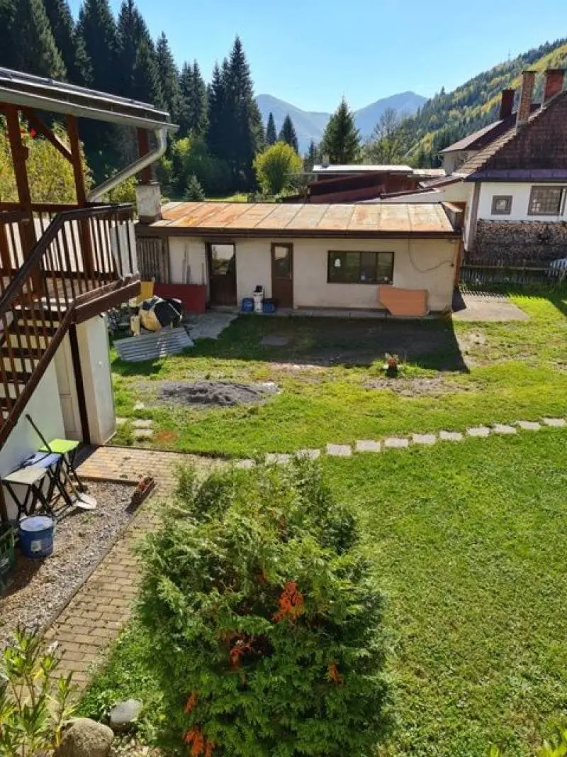 Zaujímavá väčšia nehnuteľnosť na bývanie, podnikanie, prípadne rekreáciu – foto 5