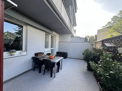 Na predaj zariadený 1,5i byt s parkovaním a terasou na ul.