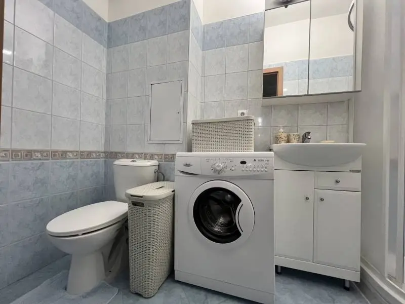 Na predaj zariadený 1,5i byt s parkovaním a terasou na ul. – foto 8