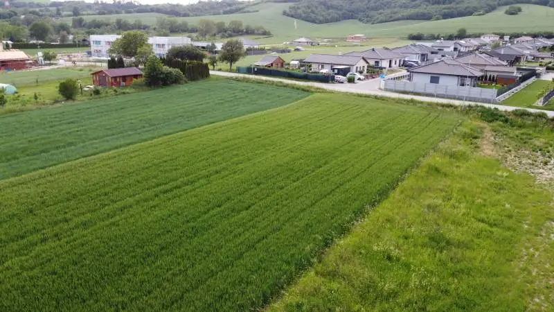 Stavebný pozemok 749 m² Štvrtok – Nová cena 105 000 €! – foto 4