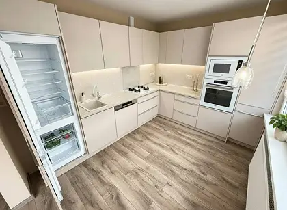 Kompletne novo zrekonštruovaný 2-izb. Byt s balkónom.