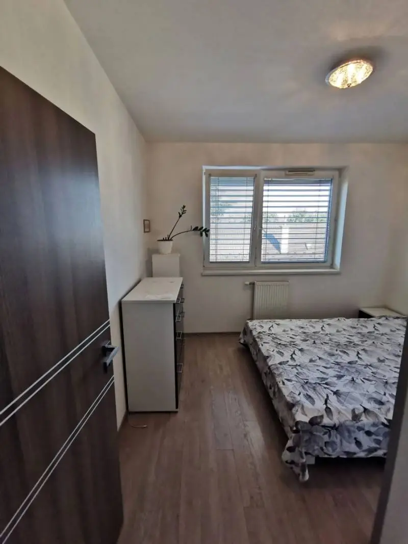 Na piesku – 3-izbový byt s balkónom, klimatizáciou a parkovaním v uzavretom dvore Bratislava – foto 4