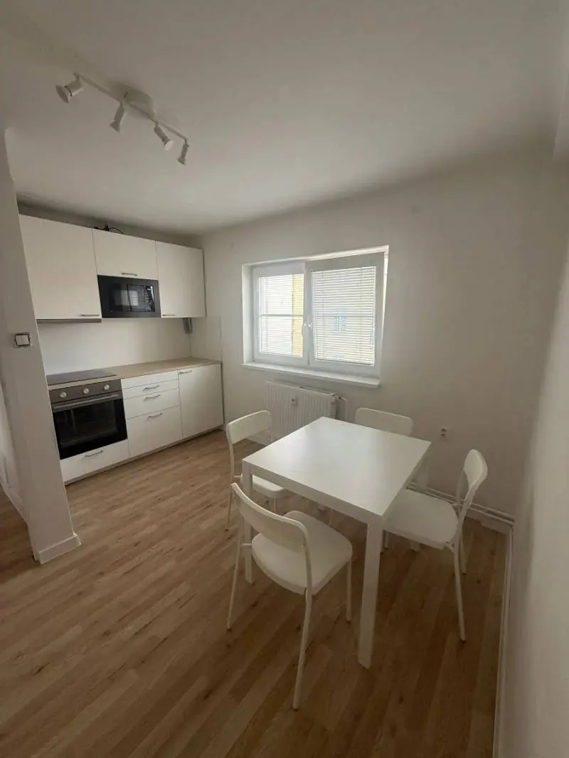Staré mesto – Grösslingova, rekonštruovaný 2,5-izbový byt, 60 m², kompletne zariadený – foto 4
