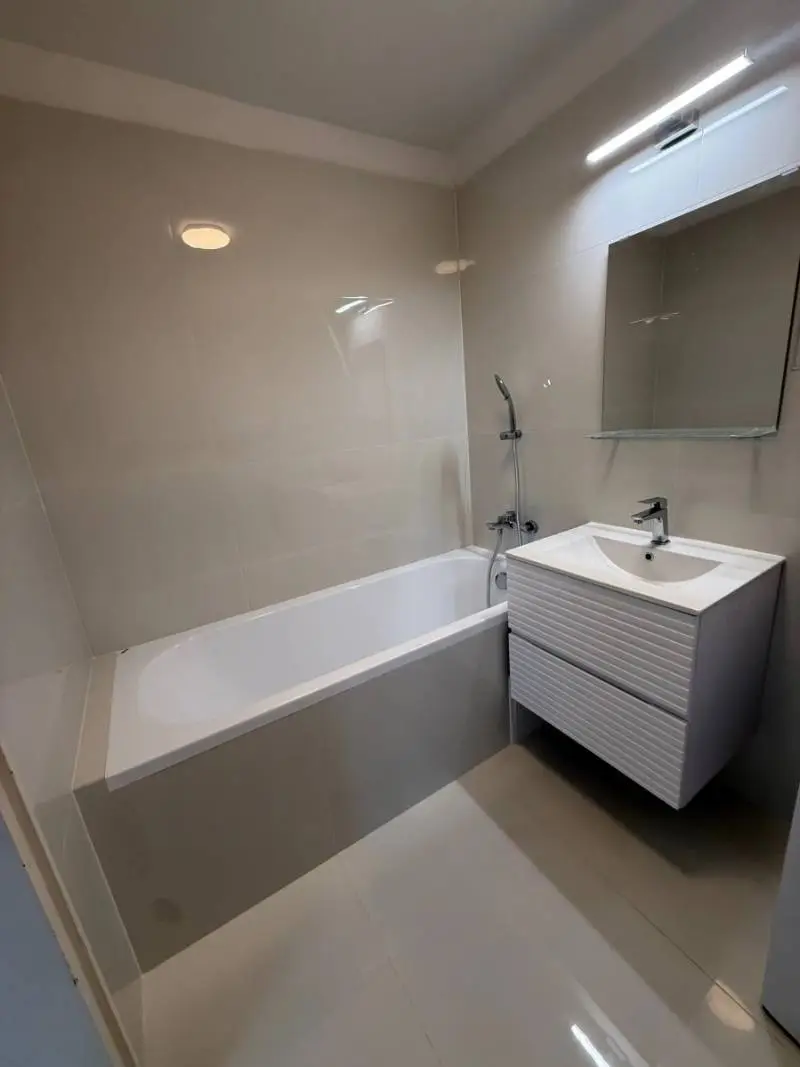 Staré mesto – Grösslingova, rekonštruovaný 2,5-izbový byt, 60 m², kompletne zariadený – foto 9