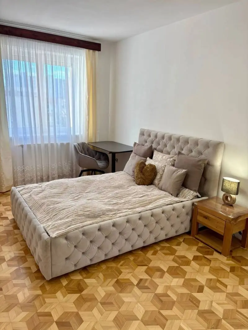 Priestranný 3-izbový byt 86 m² s balkónom – Šustekova, Petržalka, kompletne zariadený – foto 11