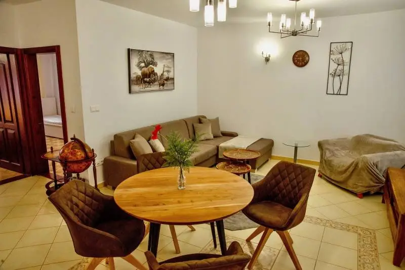 Priestranný 3-izbový byt 86 m² s balkónom – Šustekova, Petržalka, kompletne zariadený – foto 8