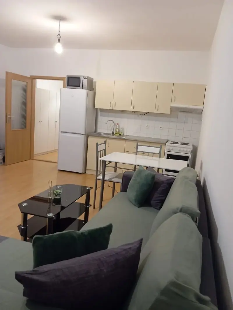 Prenájom – Priestranná a kompletne zariadená garsónka s balkónom, Vyšehradská ulica – foto 9