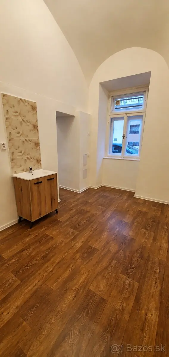 Nebytový priestor 24,54 m² v centre – Prenájom – foto 7